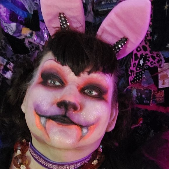 Meet Maralee. A Lifelong makeup lover and artist, my face is my favorite canvas. - Picture 7 of 13